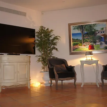 Mia Villa *
